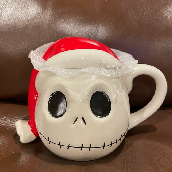 Disney's The Nightmare Before Christmas Santa Jack Mug with Santa Hat Cover NEW! - Picture 1 of 3